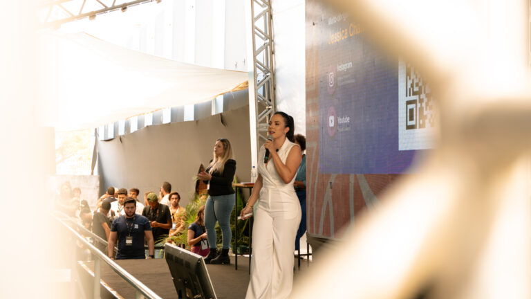 Palestra no Seven Summi Eduzz, um evento mais de 3 mil empresários infoprodutores.